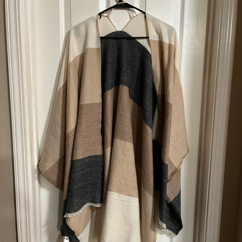 Stylish Color Block Poncho